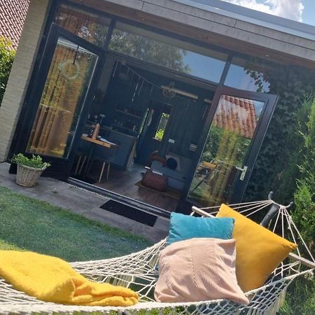 Tiny House In De Boomgaard Bed & Breakfast Stad aan 't Haringvliet Ngoại thất bức ảnh