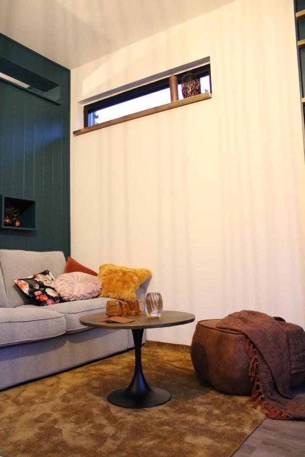 Tiny House In De Boomgaard Bed & Breakfast Stad aan 't Haringvliet Ngoại thất bức ảnh