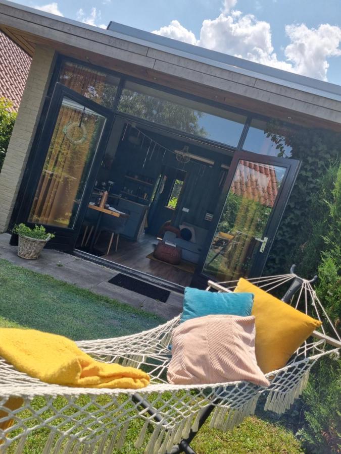 Tiny House In De Boomgaard Bed & Breakfast Stad aan 't Haringvliet Ngoại thất bức ảnh